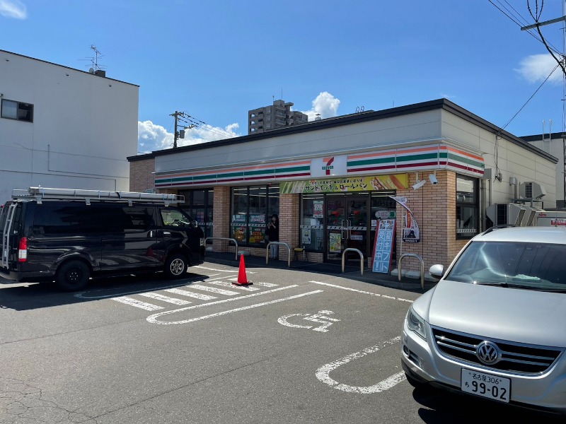 コンビニ　セブンイレブン札幌発寒南駅前店（コンビニ）まで282m