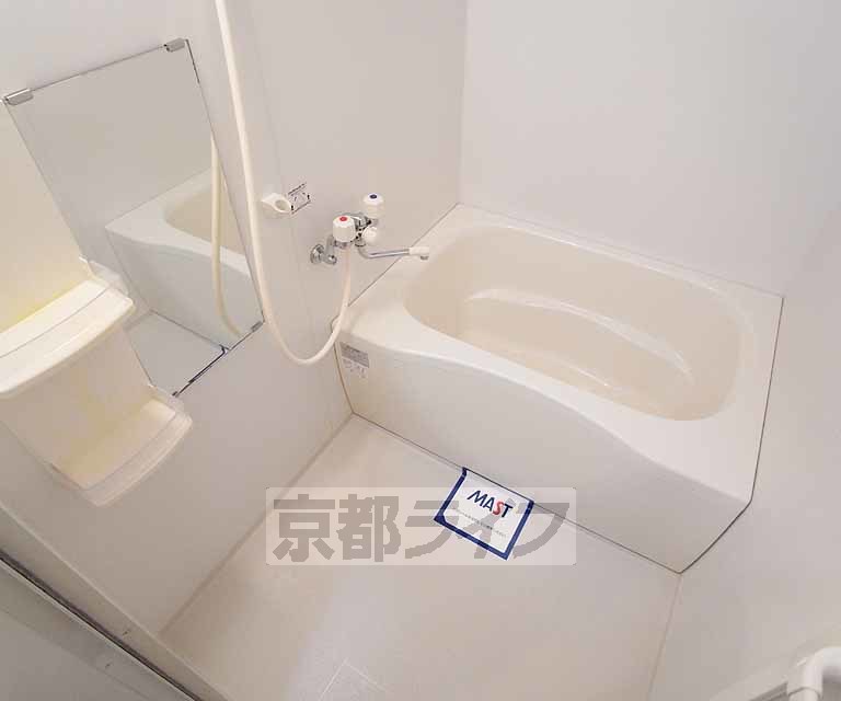 バス・シャワールーム　清潔感のあるお風呂です