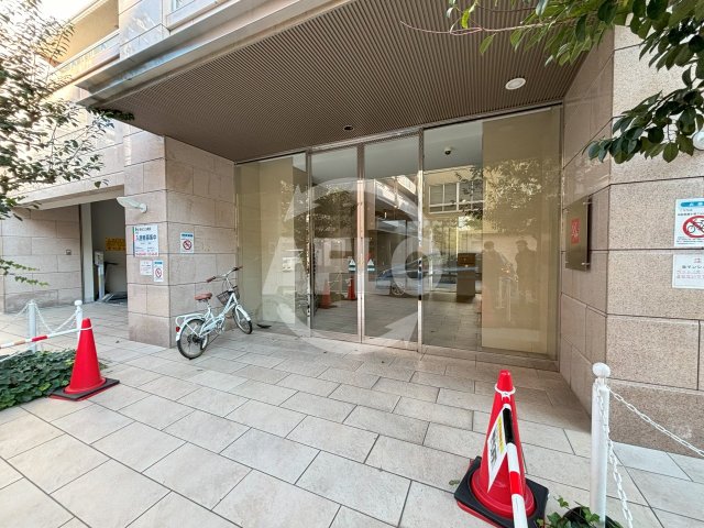 エントランス　ドゥーエ谷町　キレイな外観