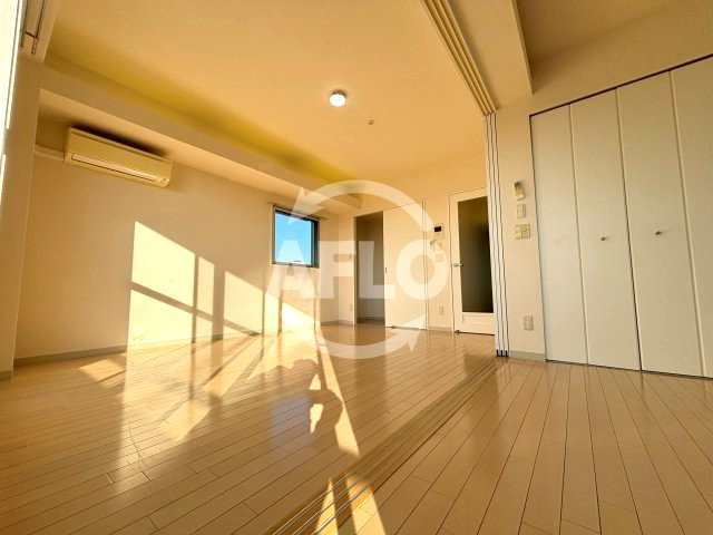 居室・リビング　ドゥーエ谷町　明るいリビングです。