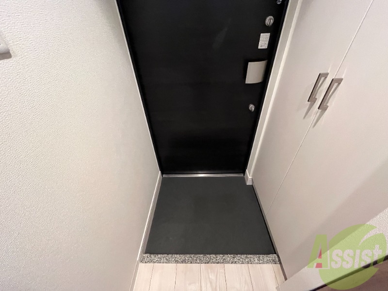 玄関　玄関にはシューズボックスもついてるので、玄関周り片付きますね