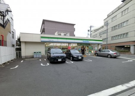 コンビニ　ファミリーマート（コンビニ）まで982m