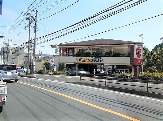 飲食店　ガスト（飲食店）まで550m