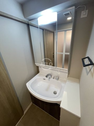 洗面設備　Louis Residence 弁天町　独立洗面台