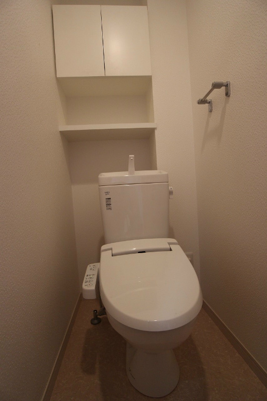 トイレ　温水洗浄便座。