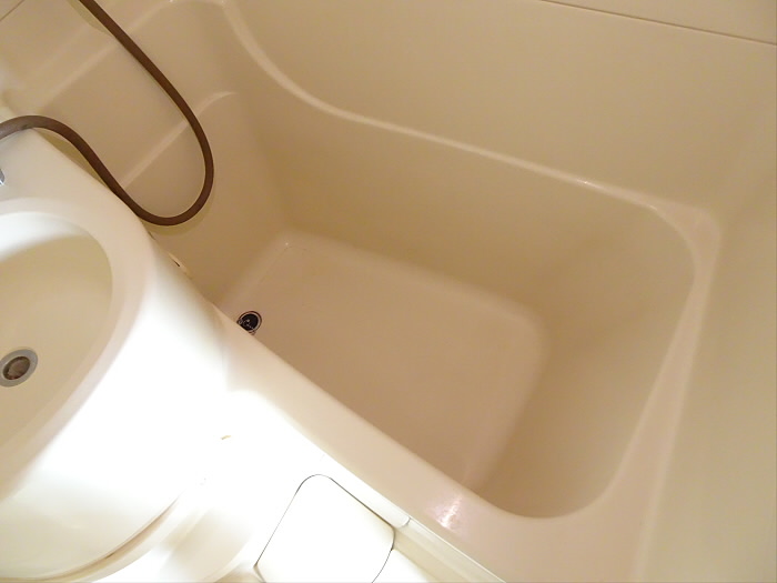 バス・シャワールーム　コンパクトで使いやすいお風呂です