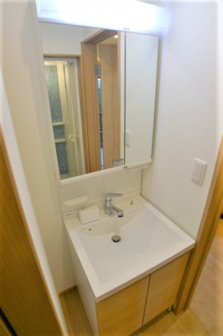 洗面設備　※同物件他号室の参考写真です