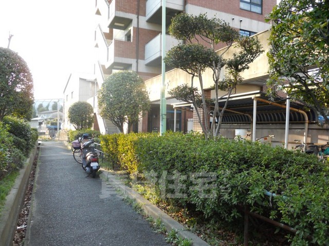 コンビニ　ローソン　内環豊中服部寿町店（コンビニ）まで714m