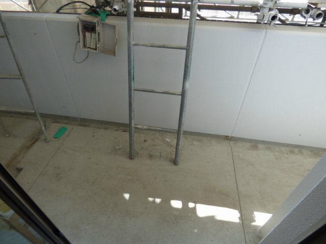 バルコニー　建築中