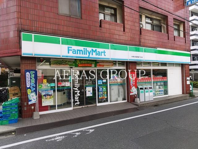 コンビニ　ファミリーマート 中野大和町四丁目店（コンビニ）まで612m