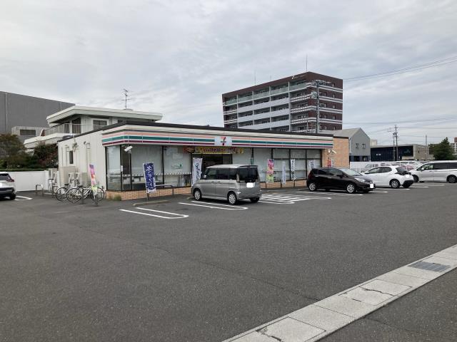 コンビニ　セブン－イレブン穂積駅前通店（コンビニ）まで712m