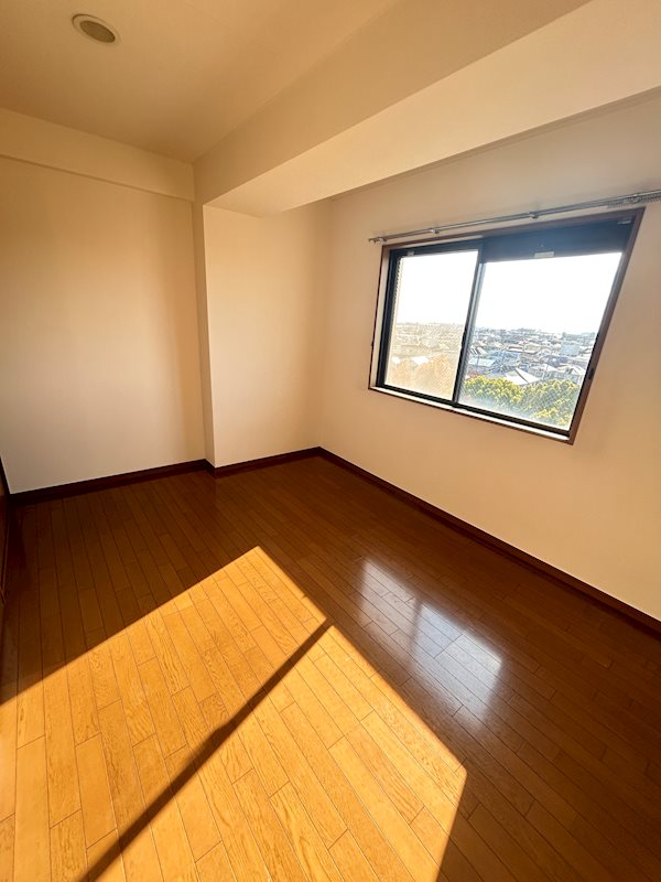 その他部屋・スペース　日当たり良好な6帖の洋室※前回入居前の写真です。