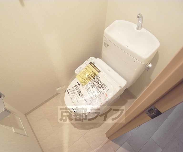 トイレ　ウォシュレット付です。