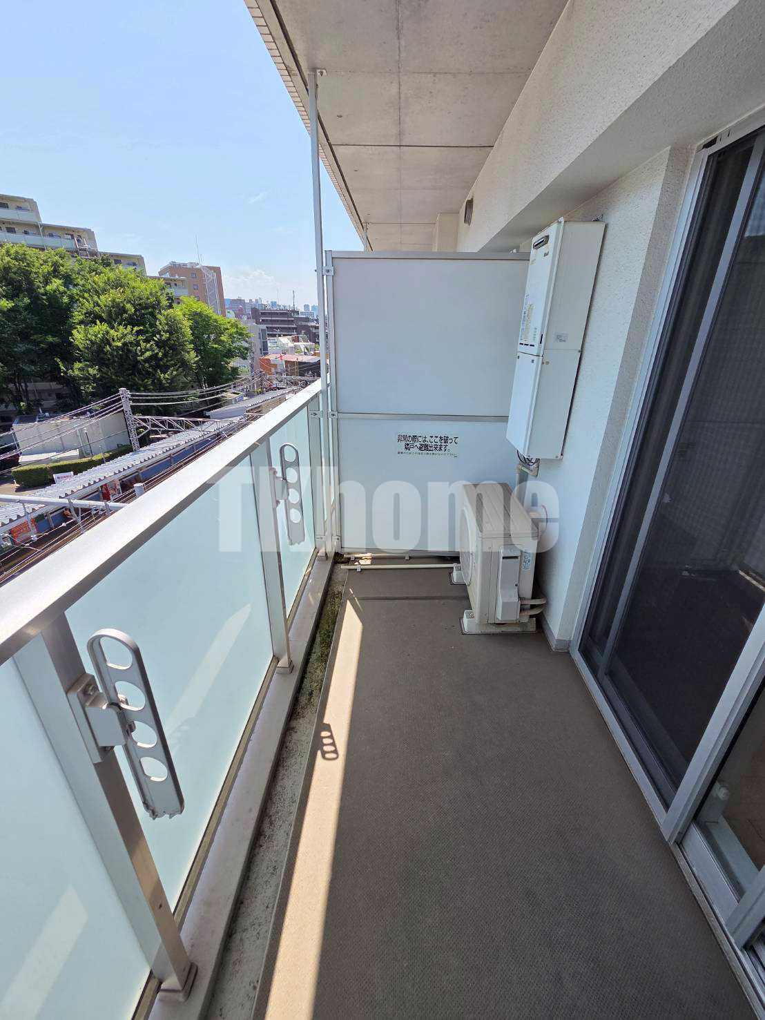 バルコニー　(同マンション・別室参考写)