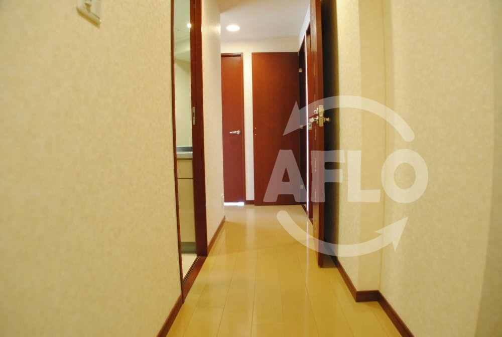 玄関　ジーニス大阪WEST　玄関