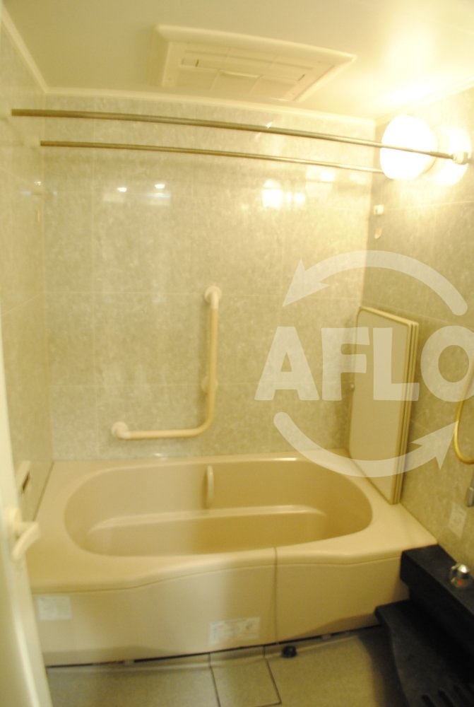 バス・シャワールーム　ジーニス大阪WEST　浴室