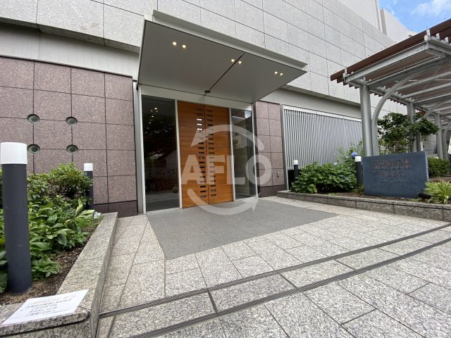 エントランス　ジーニス大阪WEST　エントランス