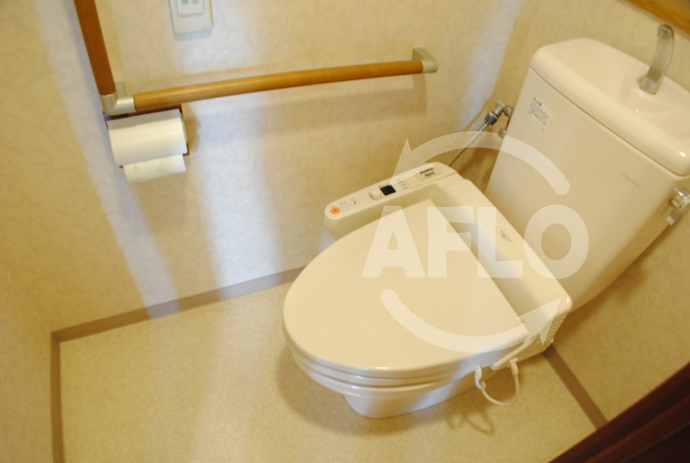 トイレ　ジーニス大阪WEST　トイレ