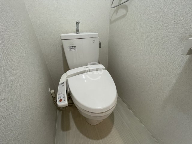 トイレ　レオンコンフォート新梅田　温水洗浄便座