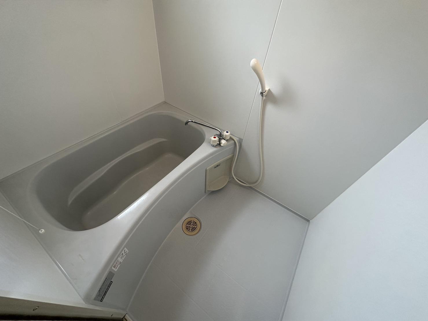 バス・シャワールーム　窓がありしっかり換気のできるバスルーム♪