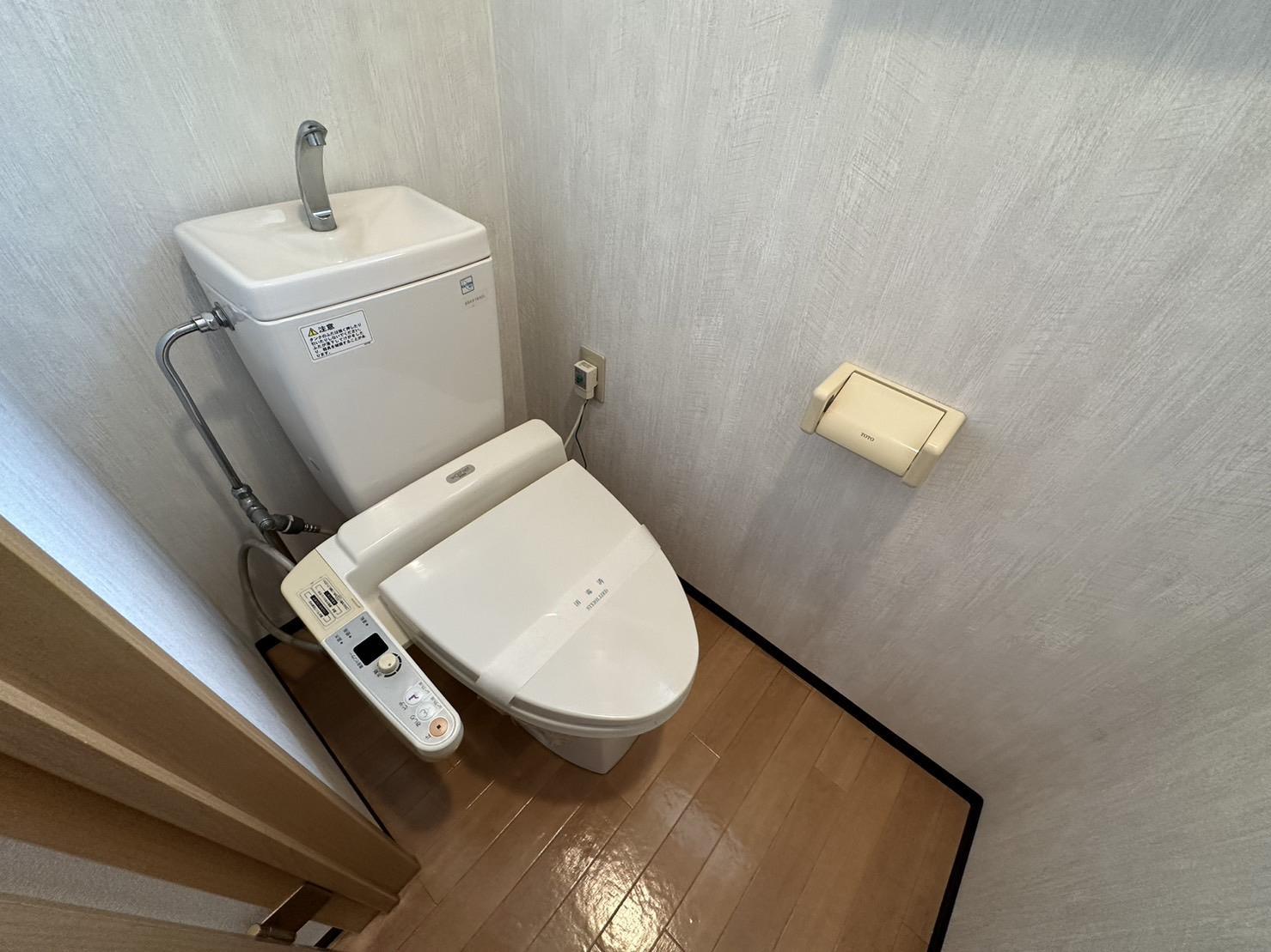 トイレ　ウォシュレット付きの洋式トイレです♪