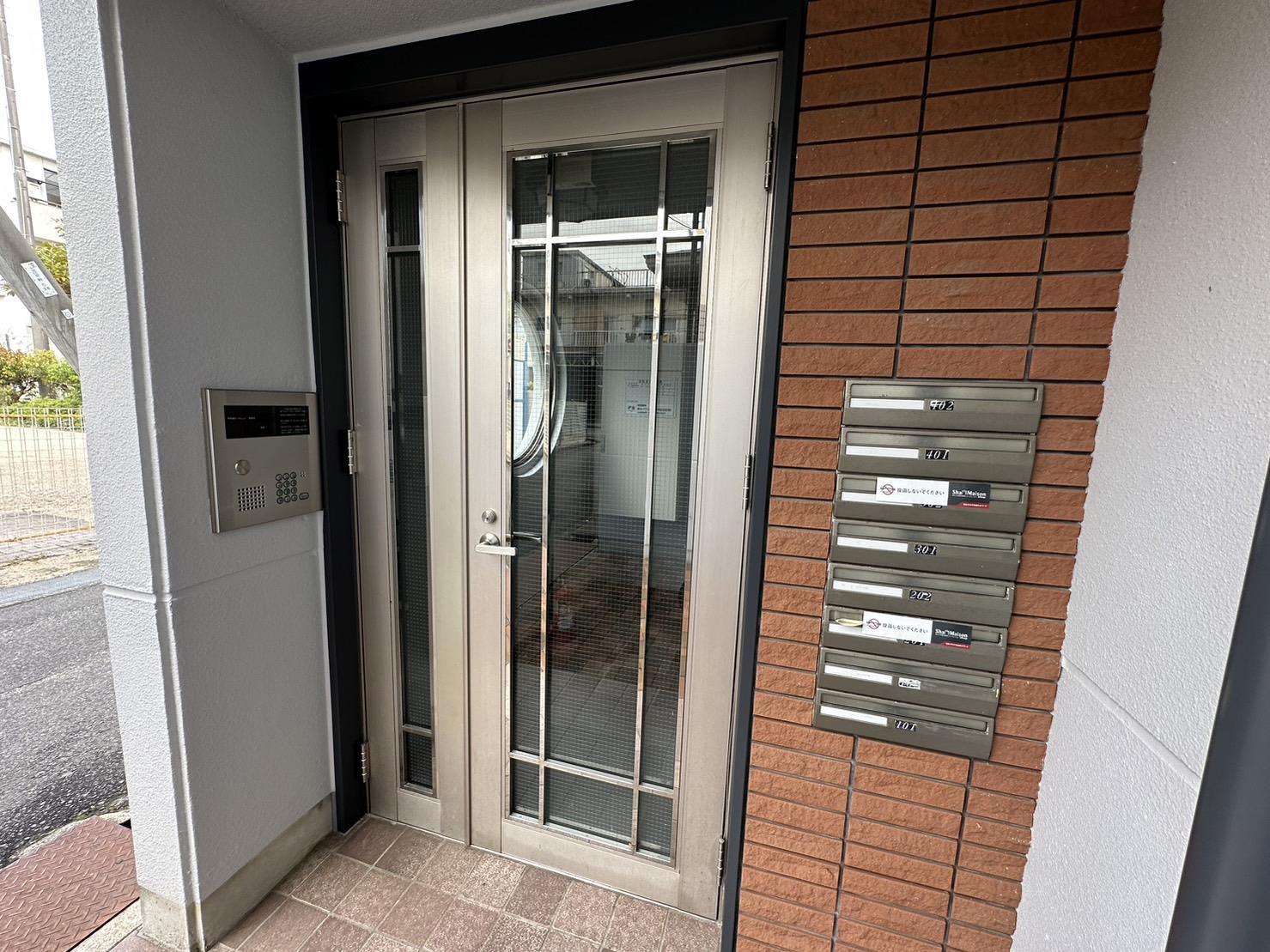 エントランス　オートロック付き賃貸マンションです♪