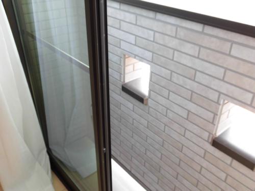 バルコニー　幅が無く、歩くスペースはありません。