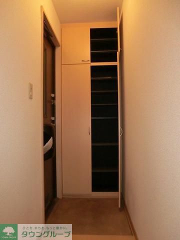 玄関　シューズボックス付きの玄関です