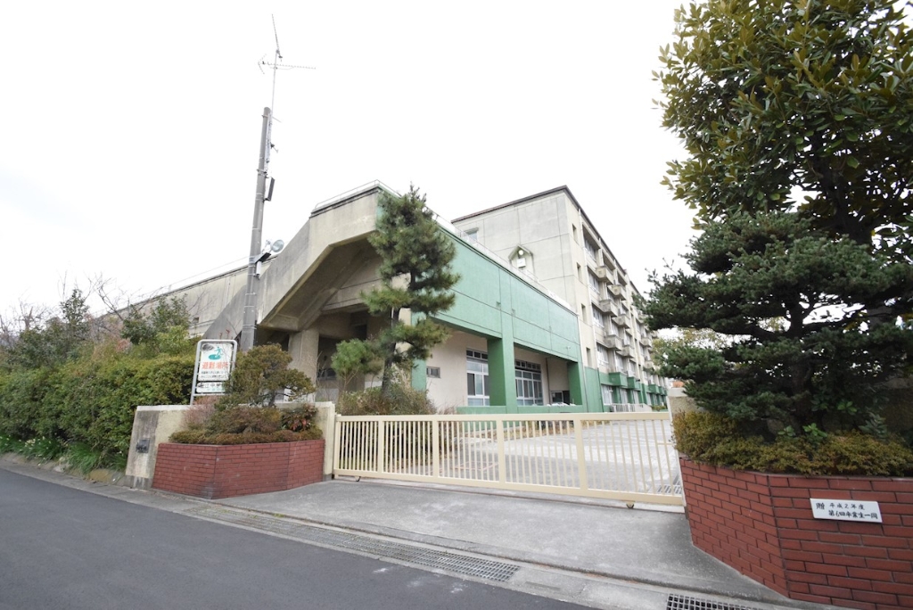 中学校　草加市立松江中学校（中学校）まで1109m