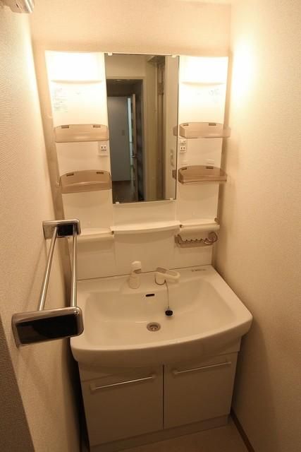 洗面設備　★朝の準備も快適な独立洗面所★
