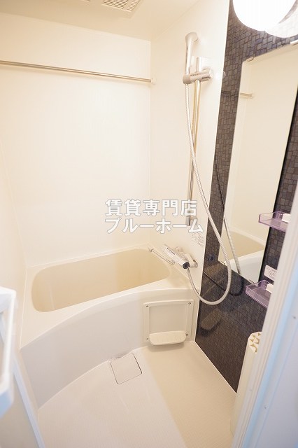 バス・シャワールーム　お風呂は浴室乾燥機付き！