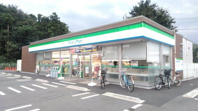 コンビニ　ファミリーマート 野田梅郷店（コンビニ）まで566m
