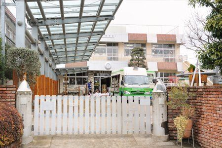 幼稚園・保育園　日野ひかり幼稚園（幼稚園・保育園）まで302m