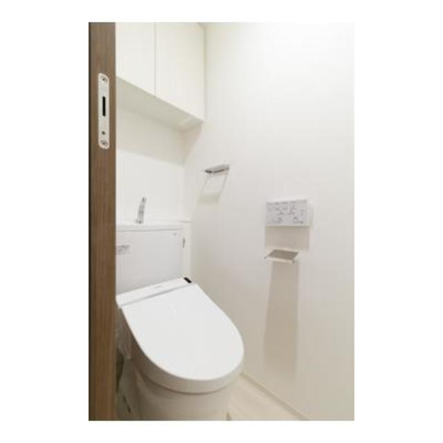 トイレ　※写真は同タイプ住戸です。