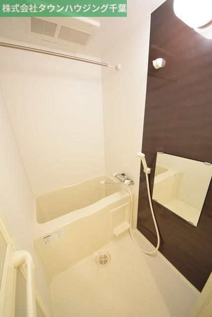 バス・シャワールーム　雨の日でも安心の浴室乾燥機ついてます