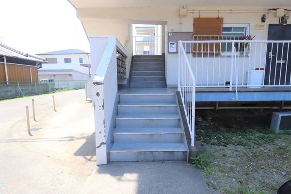 エントランス　清潔なエントランスです