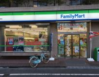 コンビニ　ファミリーマート（コンビニ）まで120m