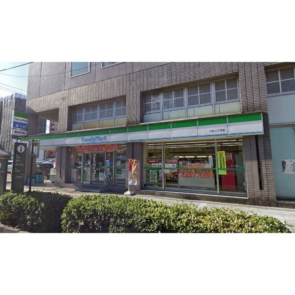 コンビニ　ファミリーマート（コンビニ）まで180m