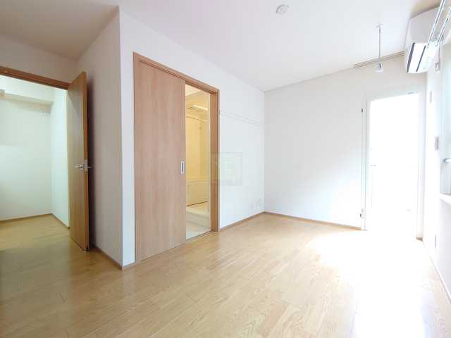 居室・リビング　お電話でお問合せのお客様を対象に初期費用割引中。