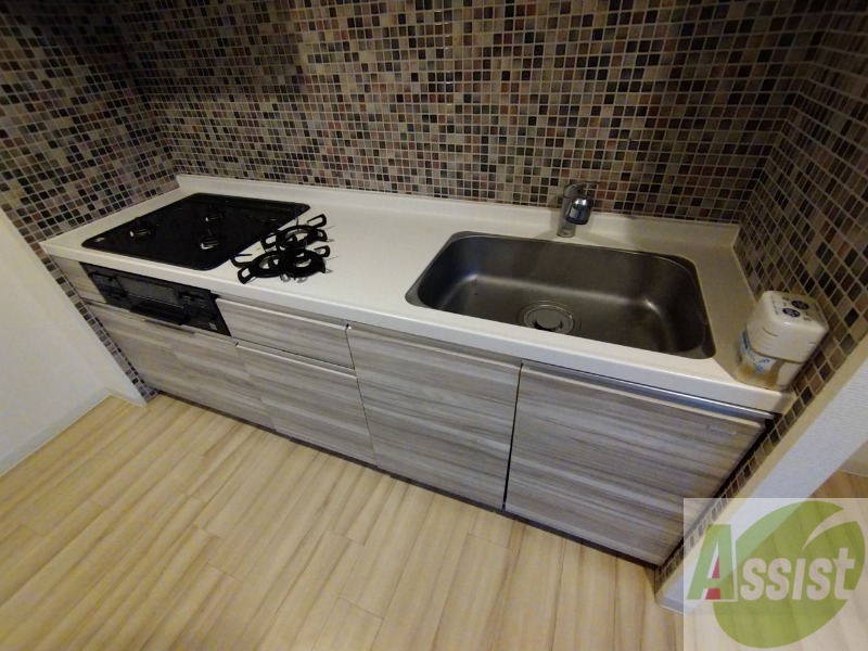 キッチン　システムキッチン。グリル付きでお魚も焼けますね。