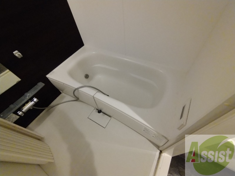 バス・シャワールーム　こちらはお風呂。一日の疲れをここで癒してください。