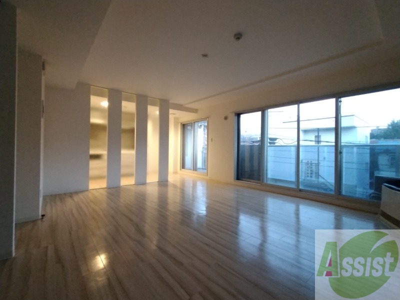 居室・リビング　広くてキレイなＬＤＫが広がっていて、充実した生活が送れそう。