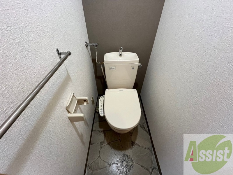 トイレ　シャワートイレになっているので快適です！