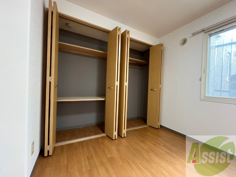 収納　寝室のクローゼットにたくさん収納出来ますね！