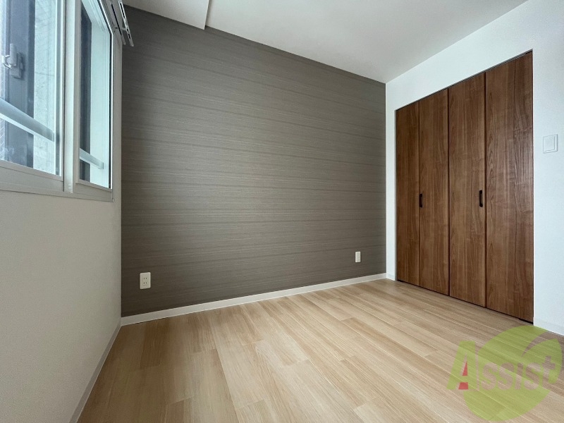 その他部屋・スペース　木目のフローリングは落ち着きのある印象のお部屋になりますね。