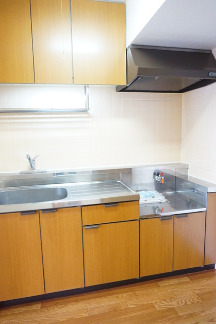 キッチン　※補修前の参考画像の為、設備等は現況優先。