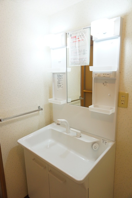 洗面設備　※補修前の参考画像の為、設備等は現況優先。