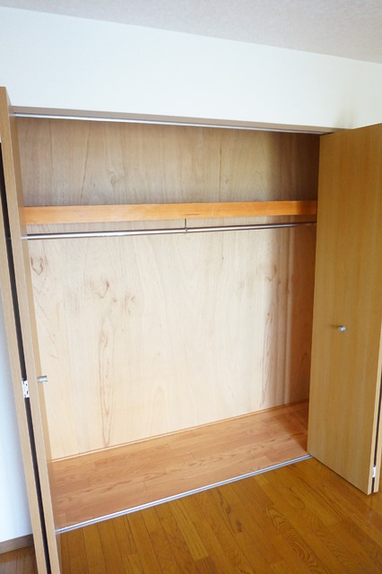 収納　※補修前の参考画像の為、設備等は現況優先。