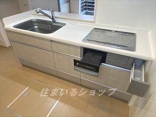 キッチン　ＩＨ３口コンロ・グリル付きシステムキッチン