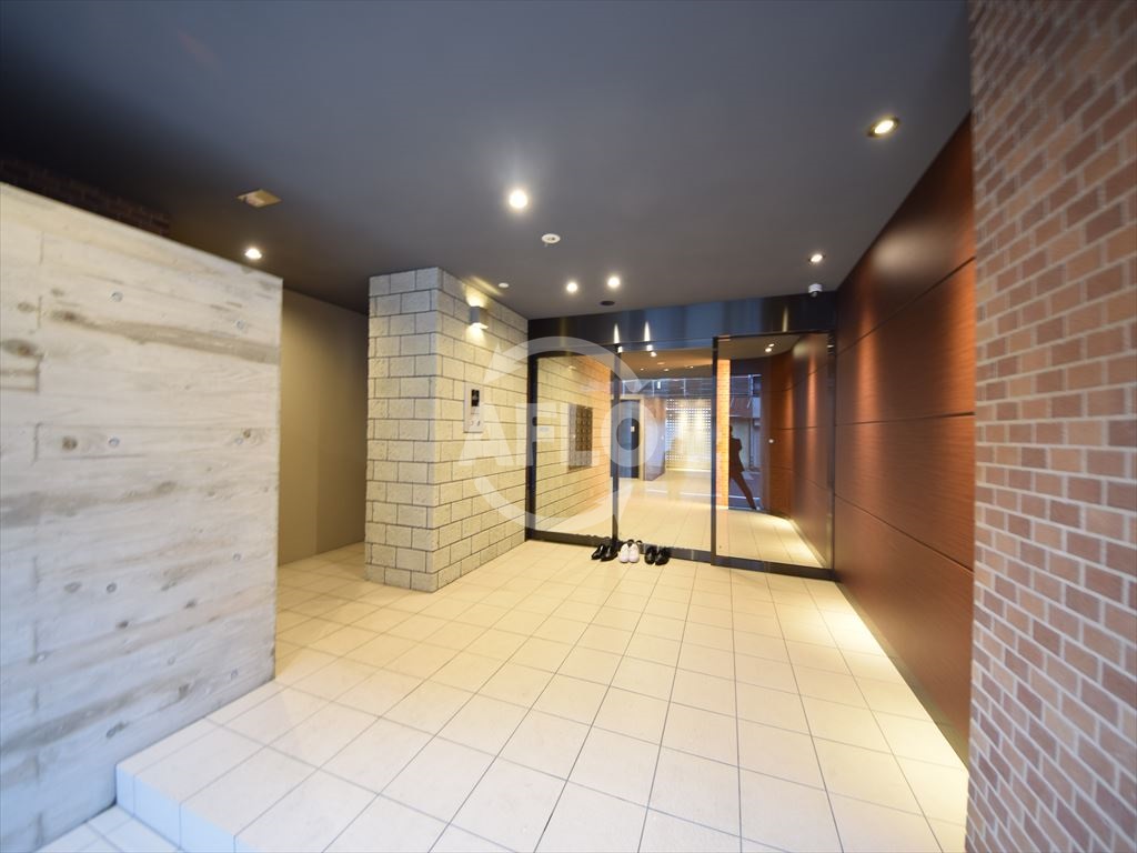 エントランス　ラ　クレシェンテ　エントランス